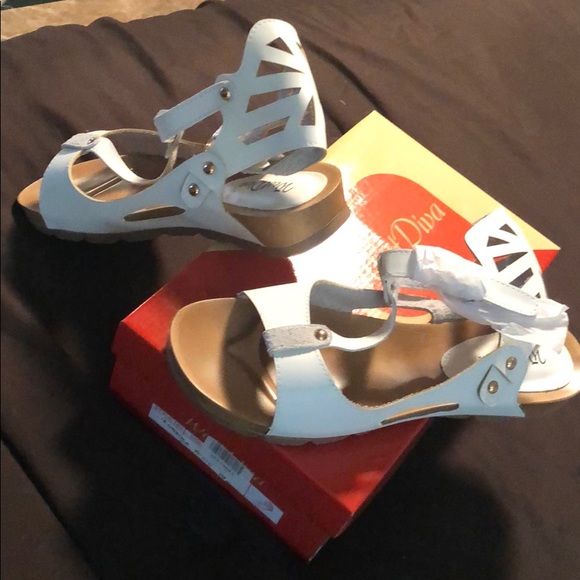 Sandals - Picture 2 of 4